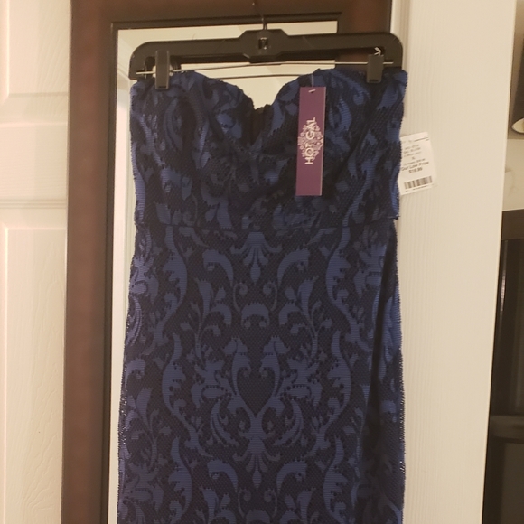 Dress - Picture 1 of 3